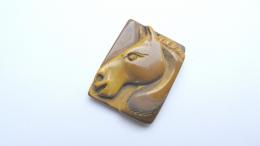 Pendentif cheval oeil de tigre