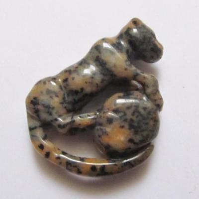 Anhänger Leopard, versteinertes Holz