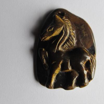 Pendentif cheval oeil de tigre