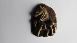 Pendentif cheval oeil de tigre