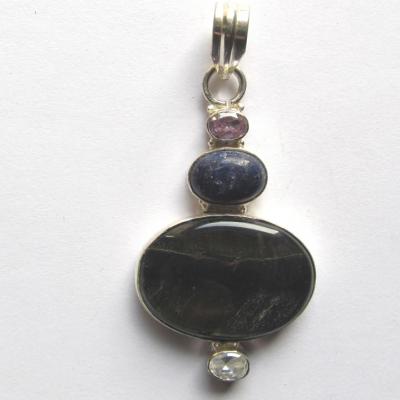 Pendentif oeil faucon