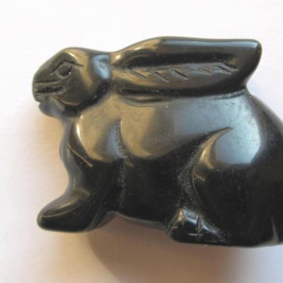 Figurine lapin obsidienne