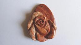 Pendentif fleur jaspe rouge