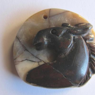 Pendentif cheval agate