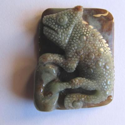 Pendentif caméléon agate
