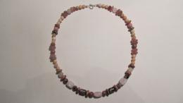 Collier opale rose, tourmaline, rhodonite, kunzite