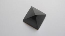 Shungite pyramide