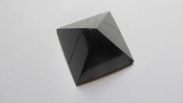 Shungite pyramide