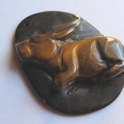 Pendentif lapin oeil de tigre
