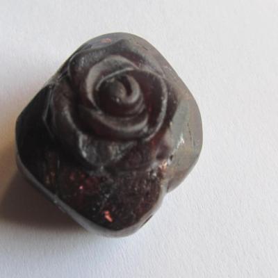 Pendentif fleur grenat