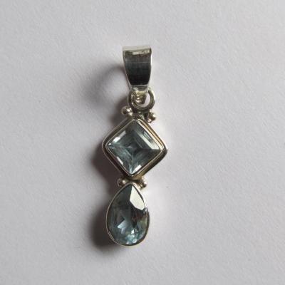 Pendentif topaze bleu