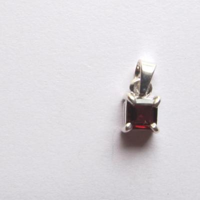 Pendentif grenat, argent