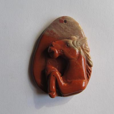 pendentif cheval jaspe rouge