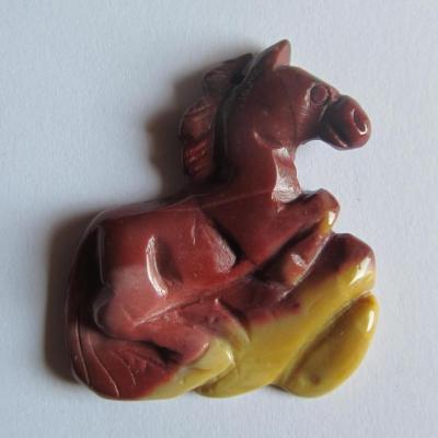 Pendentif cheval jaspe rouge