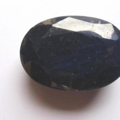 Saphir geschliffen