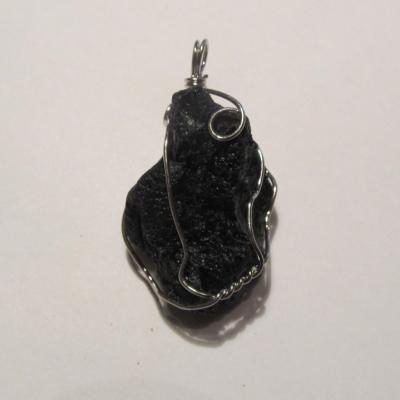 Pendentif moldavite 28 à 34 mm